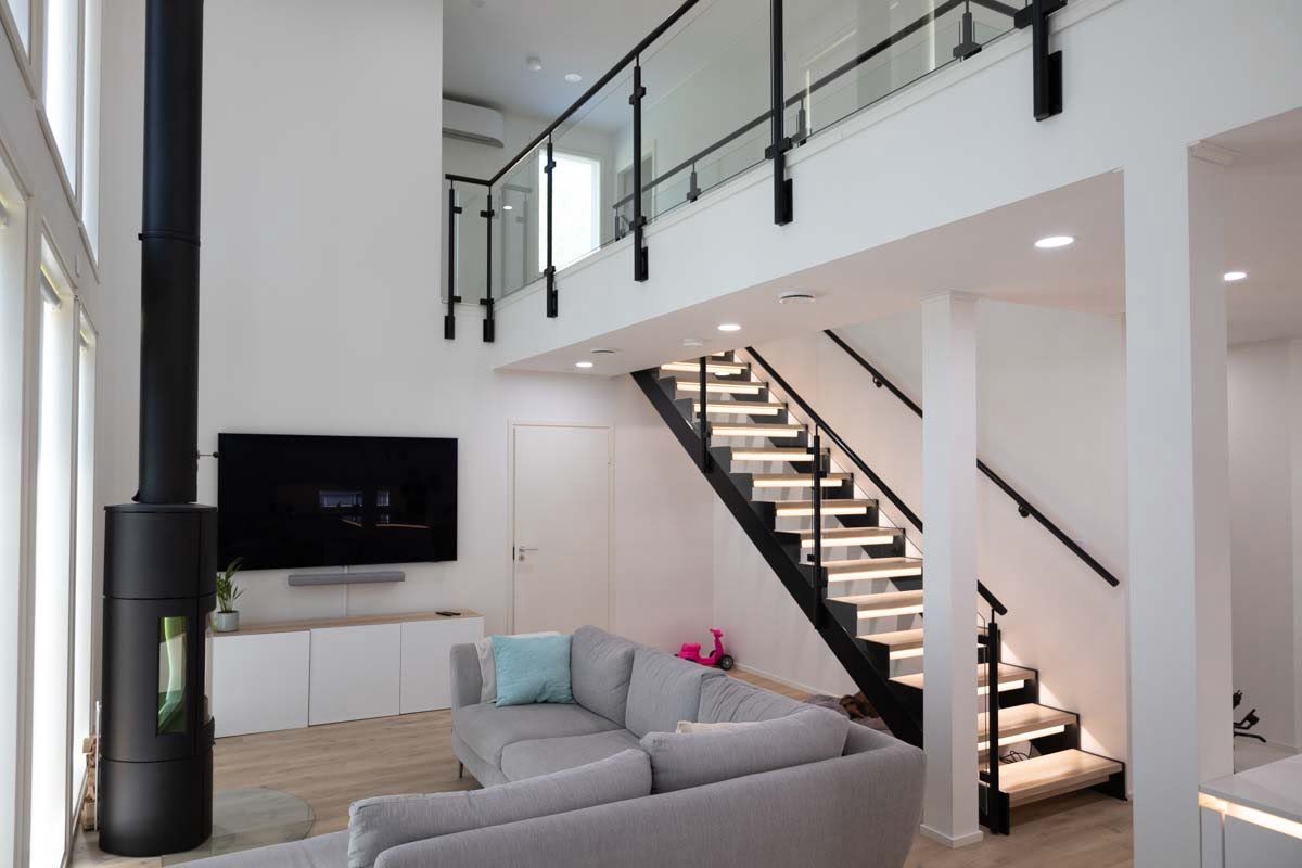 The downstairs lights and the staircase lights complement each other. LedStore.fi